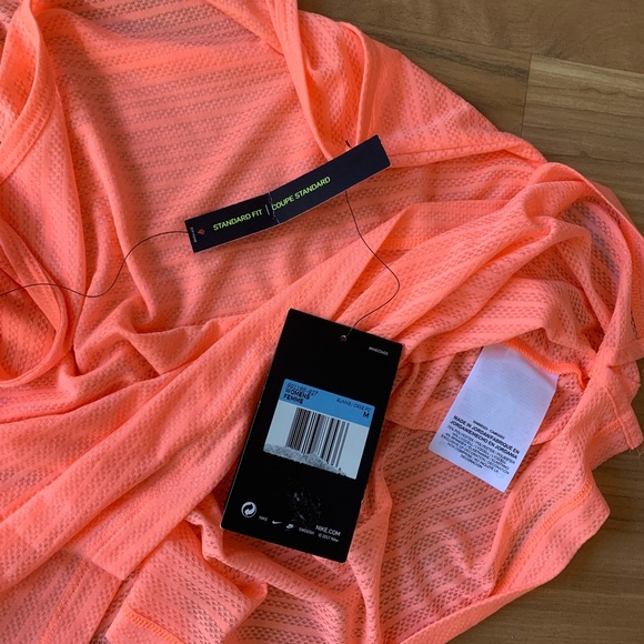 NWT Standard Fit Breathe Tank: Nike - Picture 4 of 16